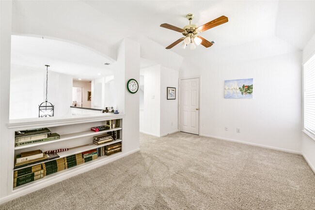 Building Photo - 1322 Blackthorne Dr