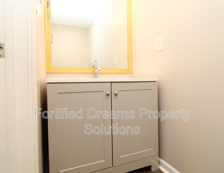 Building Photo - 310 Bridford Downs Dr