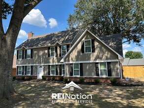 Building Photo - NEWLY RENOVATED! 4BR/2.5BA Memphis Gem | Soaking Tub & Fireplace | 2-Car Garage!