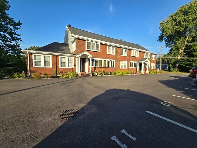 Building Photo - 288 Pleasant St