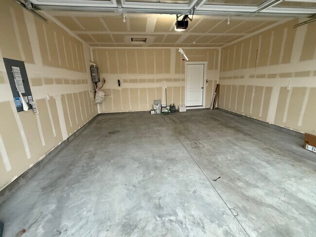 Building Photo - 303 Emerald Ave