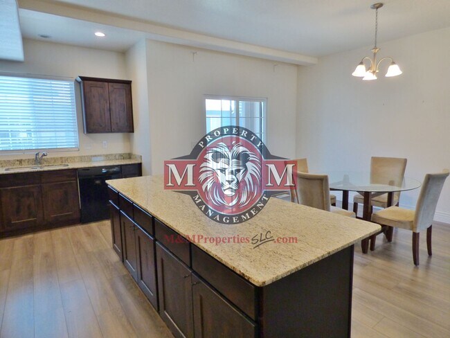 Building Photo - 3 Bd 3.5 Bath 2 Car Garage Townhome in Sandy