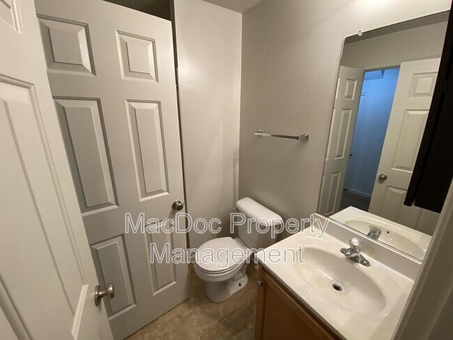 Building Photo - 4249 Normandy Ct