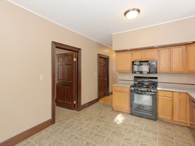 Building Photo - 546 Mercer St