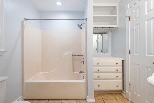 Building Photo - 1502 Hollywood St