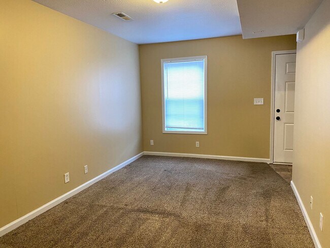 Building Photo - 803 Golf View Pl