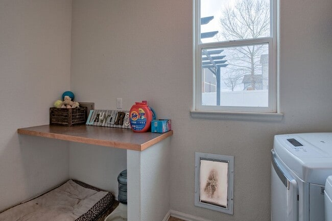 Building Photo - 3 Bedroom 2 1/2 Bath Split Level in Johnstown