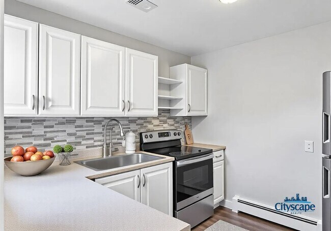 Building Photo - ADORABLE BUNGALOW IN LAKESIDE