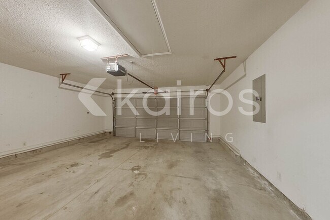 Building Photo - 110 Tyler St