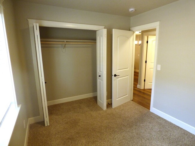 Building Photo - 3576-3578 Fisher Ct NE Salem, OR 97305