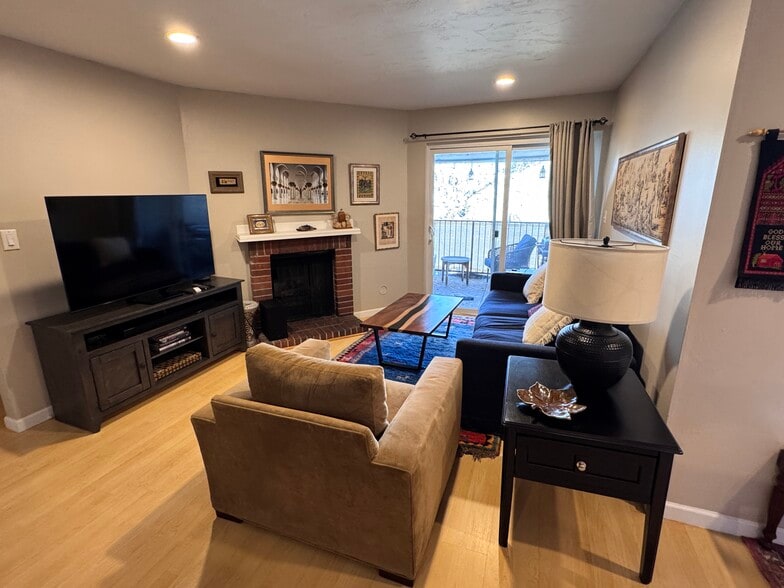 Building Photo - 5300 E Cherry Creek South Dr