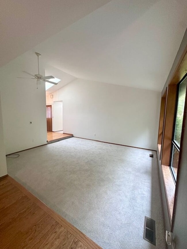 Building Photo - Lakeland Hills 3 bedroom 2 bathroom - Gara...