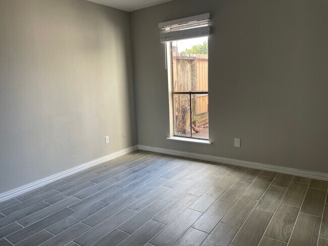 Building Photo - 6401 Deihl Rd