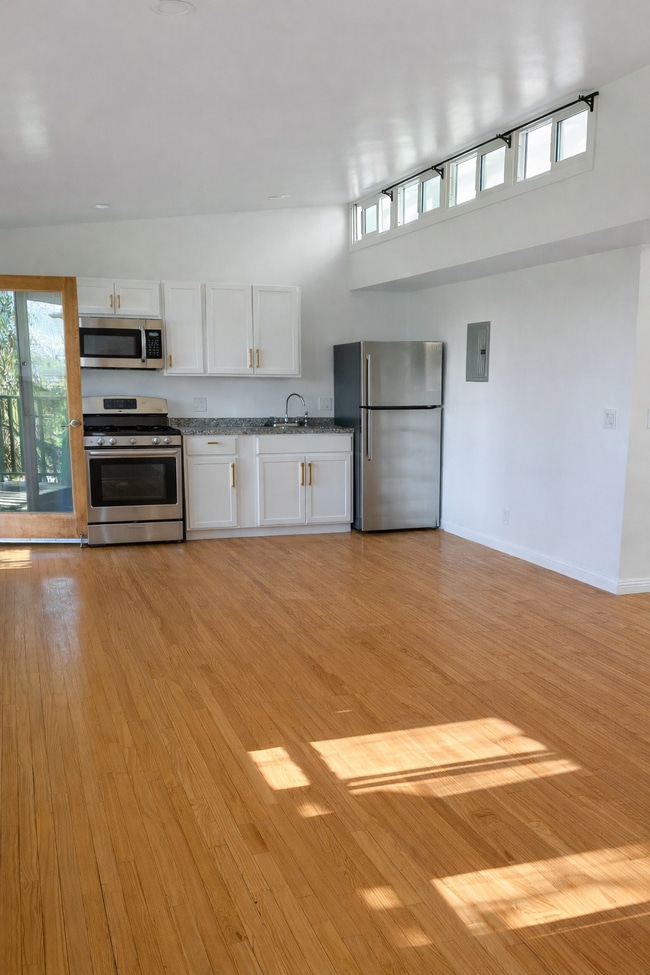 Building Photo - 1404 San Remo Dr