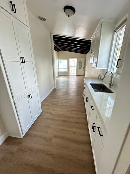 Building Photo - 171 E 68th Way
