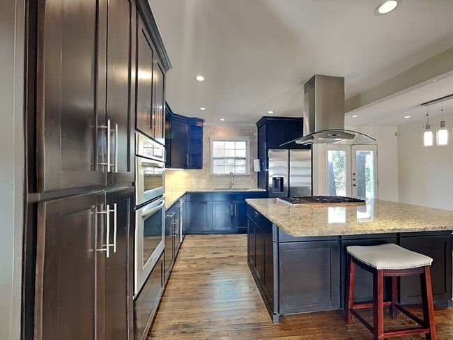 Building Photo - 5027 Wenonah Dr