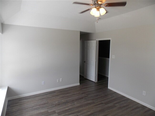 Building Photo - 13323 Ambrosa Dr