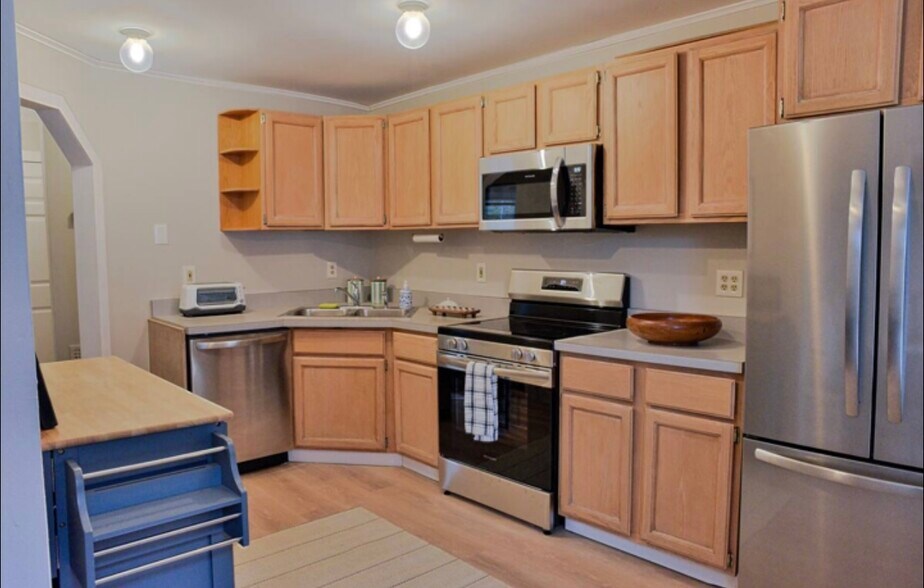 Kitchen - 212 Circular St