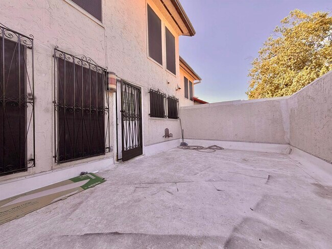 Building Photo - 101 W Del Mar Blvd