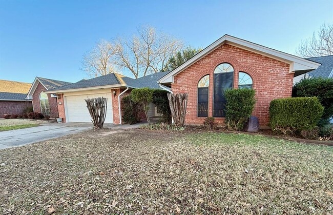 Building Photo - 405 Edwards Dr