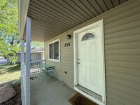 Building Photo - 739 Ponderosa Dr