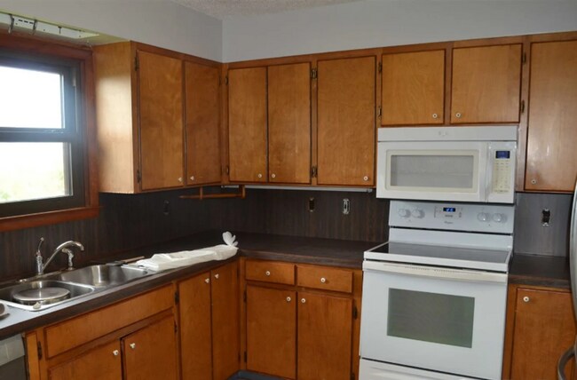 Building Photo - Don't miss out on this beautiful home!