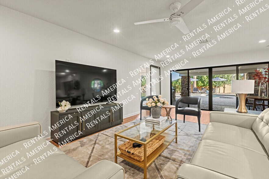 Building Photo - 7007 N Vía De Manana