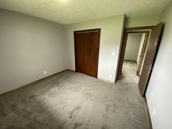 Building Photo - 608 Paddock St