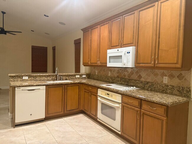 Building Photo - 7458 Via Luria