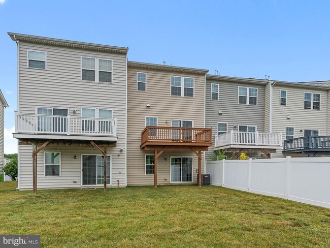 Building Photo - 161 Star Dr