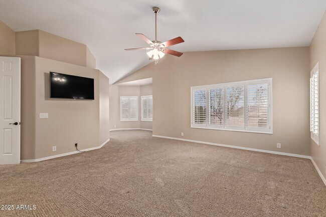 Building Photo - 1211 E Desert Flower Ln