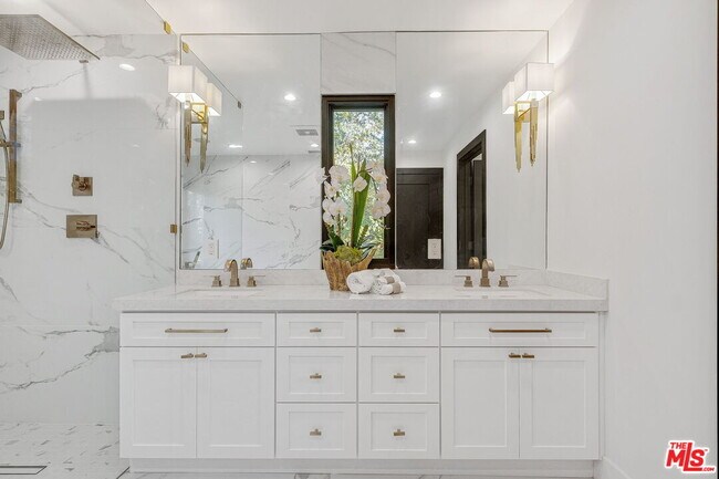 Building Photo - 12672 Stanwood Dr