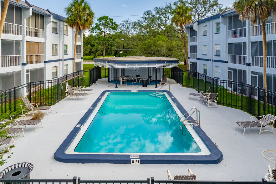 4348 Plaza Dr Holiday, FL - The Sunbay Apartments