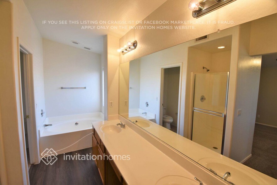 Building Photo - 5614 S 53rd Dr