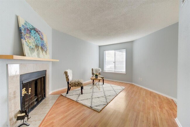 Building Photo - 1620 Good Day Dr