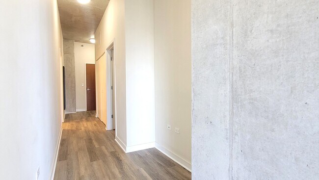 Building Photo - 235 W Van Buren St