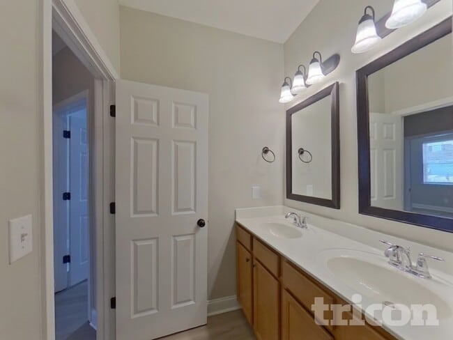 Building Photo - 338 Bronze Dr