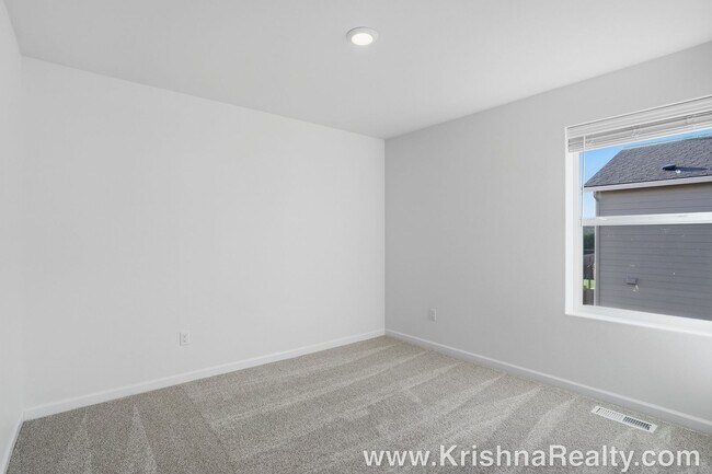 Building Photo - Lovely 5 BD | 3 BA | Loft | Main-Level Suite | 2,376 SF | Corner Lot | Riverside Estates