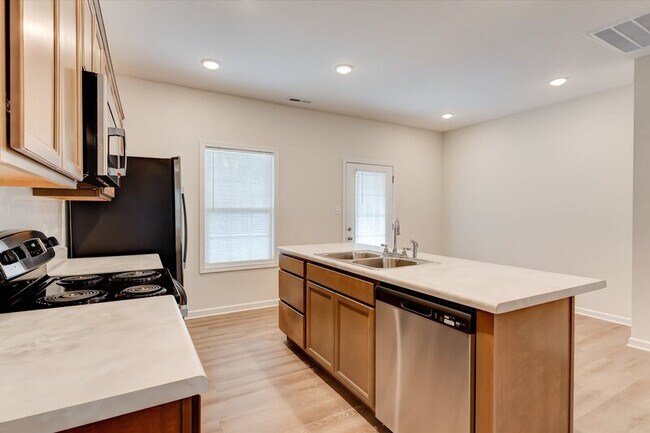 Building Photo - 2805 Cruze Dr