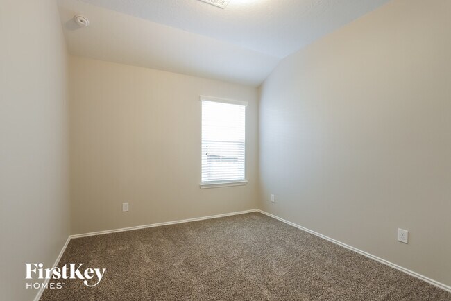 Building Photo - 2235 Oak Rise Dr