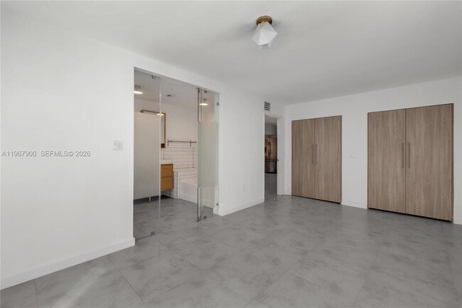 Building Photo - 801 NE 118th St