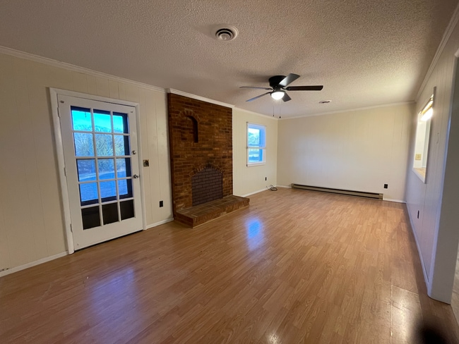 Building Photo - 418 Hillcrest Dr