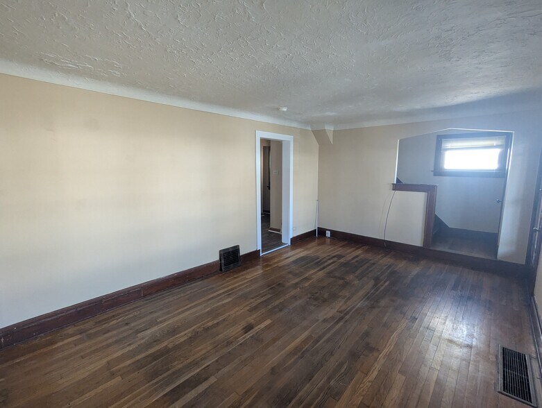 living room - 2401 Natchez Ave