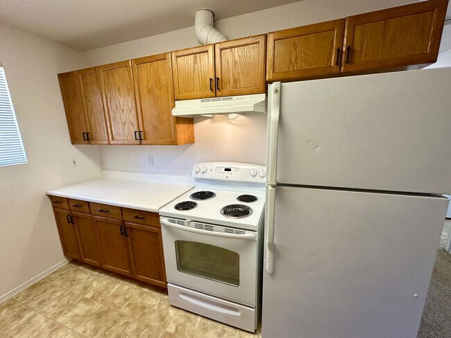 Building Photo - 1204 N Brooklane St