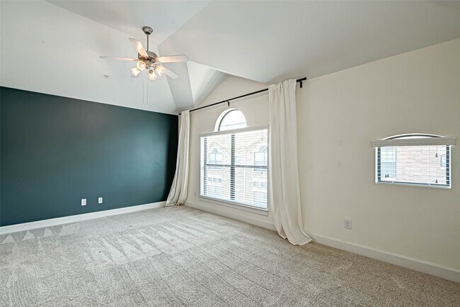 Building Photo - 11315 S Main St