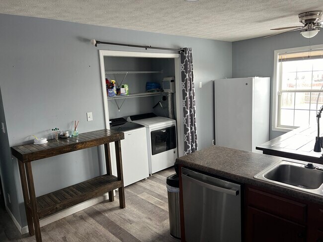 Building Photo - 1044 Cindy Jo Ct