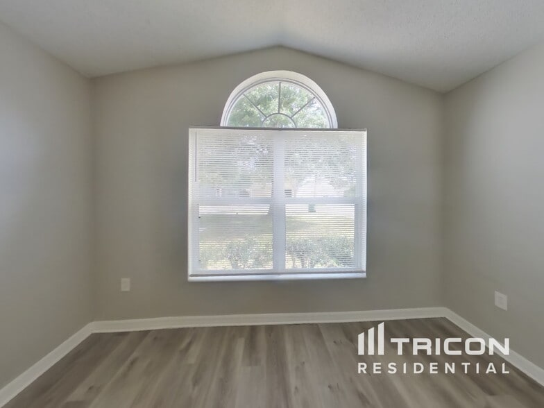 Building Photo - 30320 Birdhouse Dr
