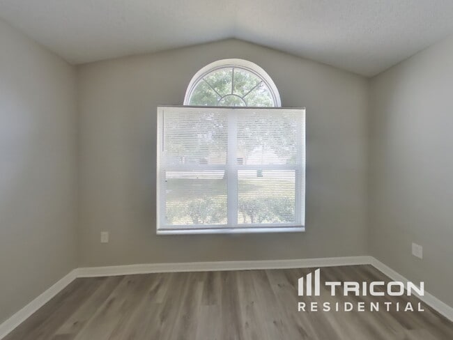 Building Photo - 30320 Birdhouse Dr