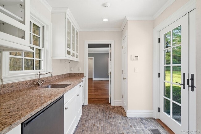 Building Photo - 6 Club Rd