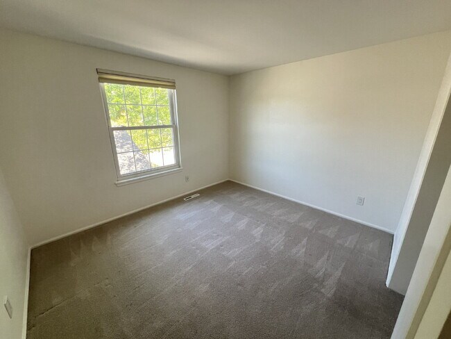 Building Photo - 7052 E Briarwood Dr